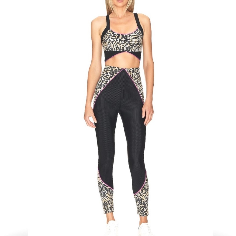 BEACH RIOT Maxine 7/8 Legging in Amour Leopard
Black ribbed small